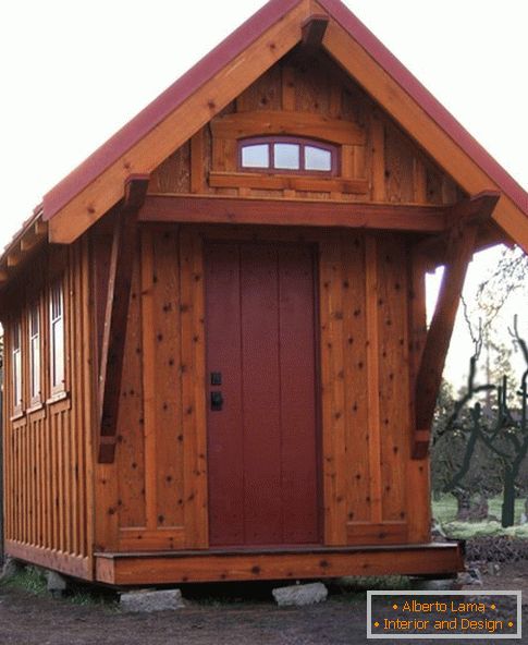 Malá dřevěná chata