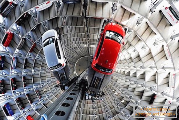 Zvedací plošina montovaná ve vozidle ve Wolfsburgu v Německu