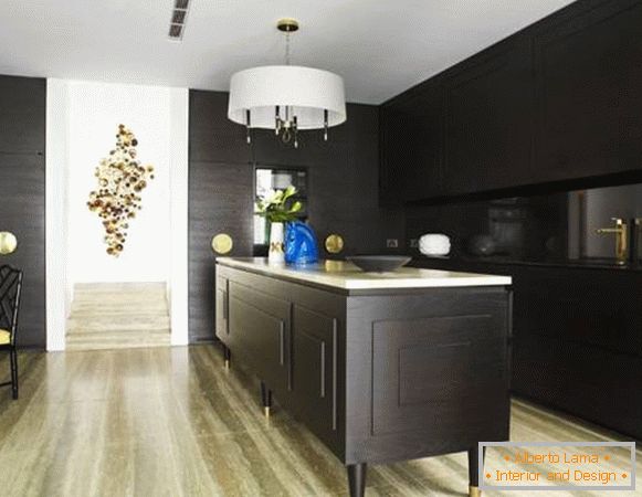 černý-s-zlatý-nábytek-pro-kuchyně