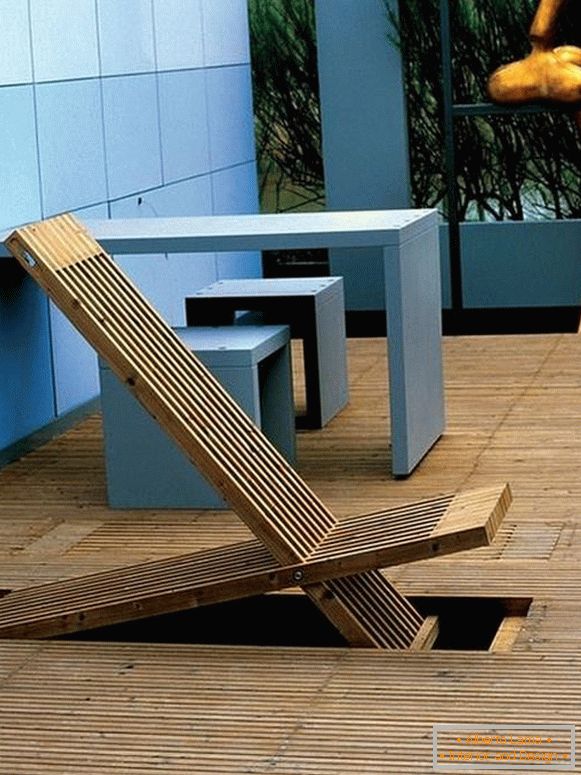 Skládací židle v podlaze
