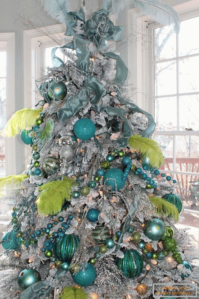 Modro-vápenné dekorace stromu nového roku