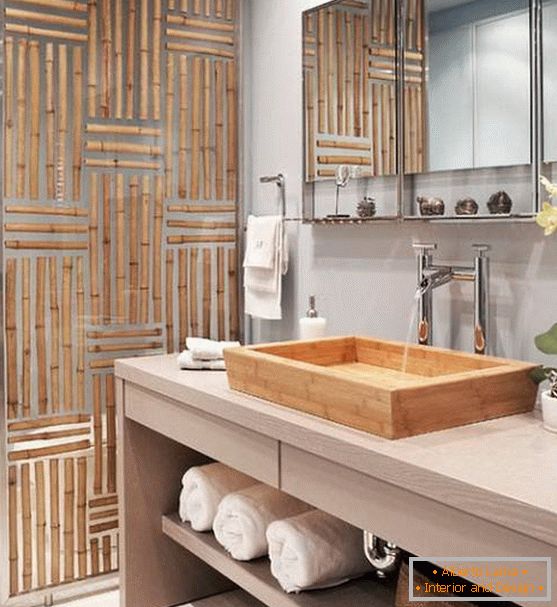 Bambusové dřezy v asijské koupelně