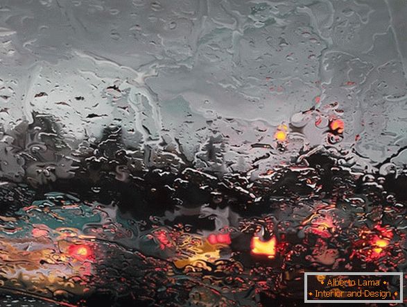 Pohled na přední sklo v dešti zevnitř, umělec Gregory Teilker