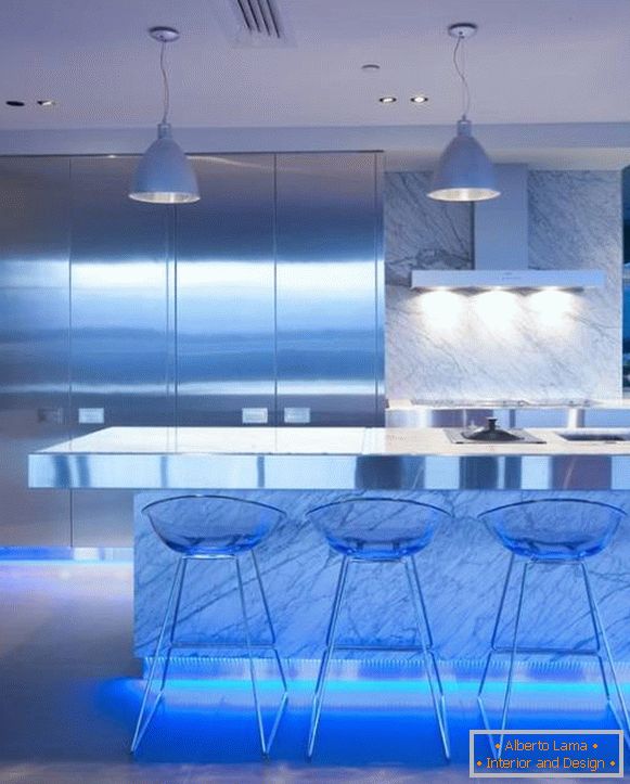 Kuchyňský design: ledové osvětlení nábytku zespodu