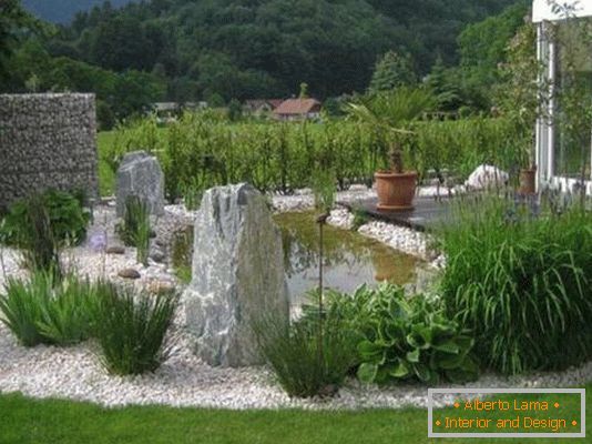 Krásné kameny na zahradě