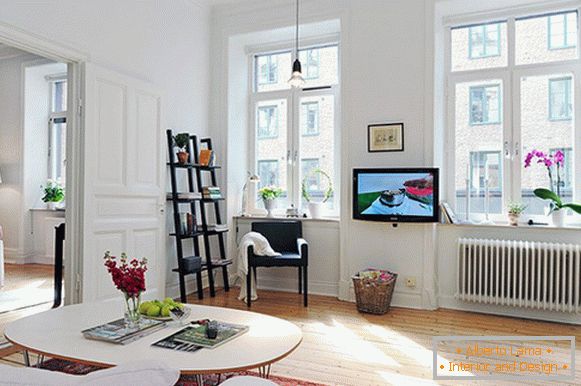 Obývací pokoj malého bytu ve Švédsku
