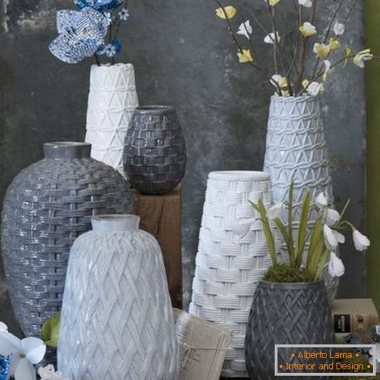 Vázy z texturované keramiky