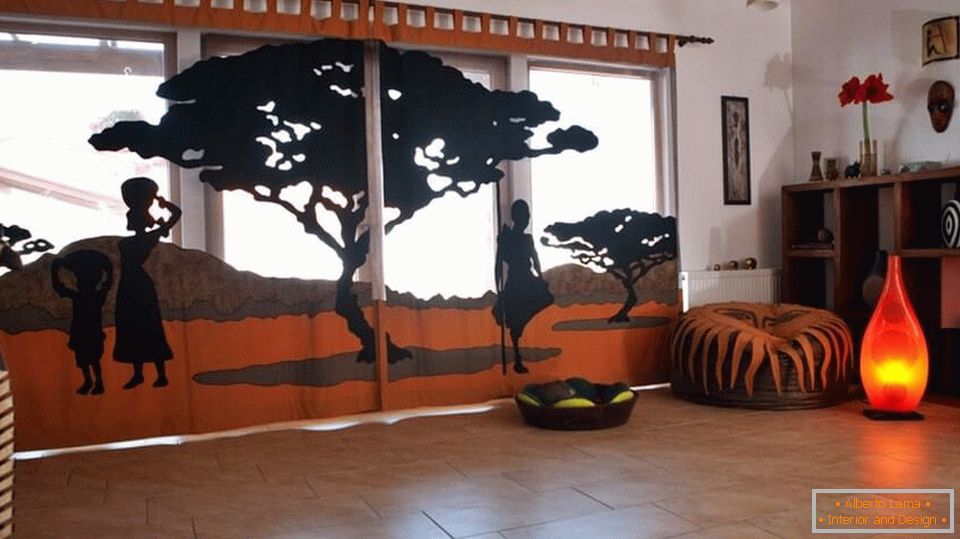 Interiér v africkém stylu ve světlých barvách