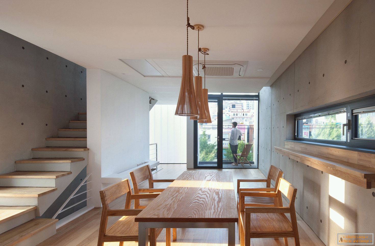 Architektura na malém náměstí: interiér jídelny