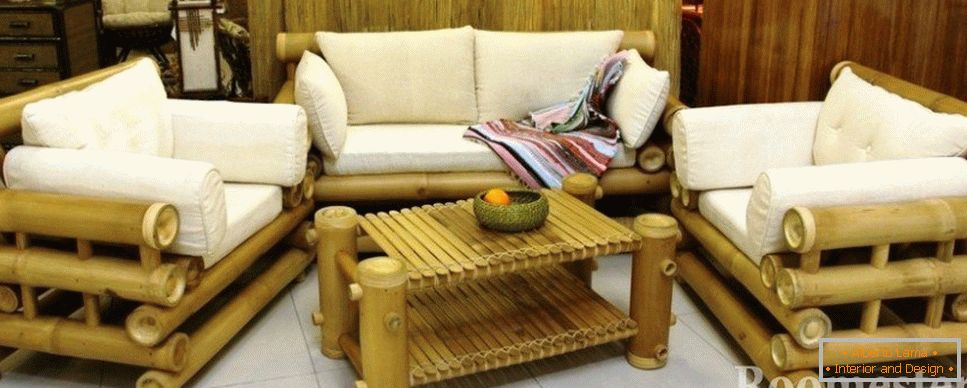 Bambusový nábytek s polštářky