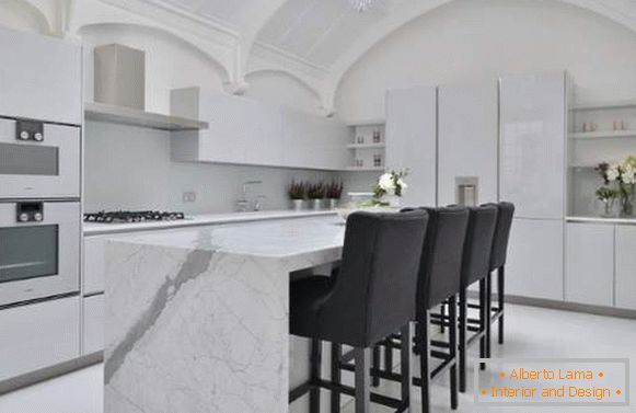 Kuchyně bílý lesk - fotografie neobvyklého designu v interiéru