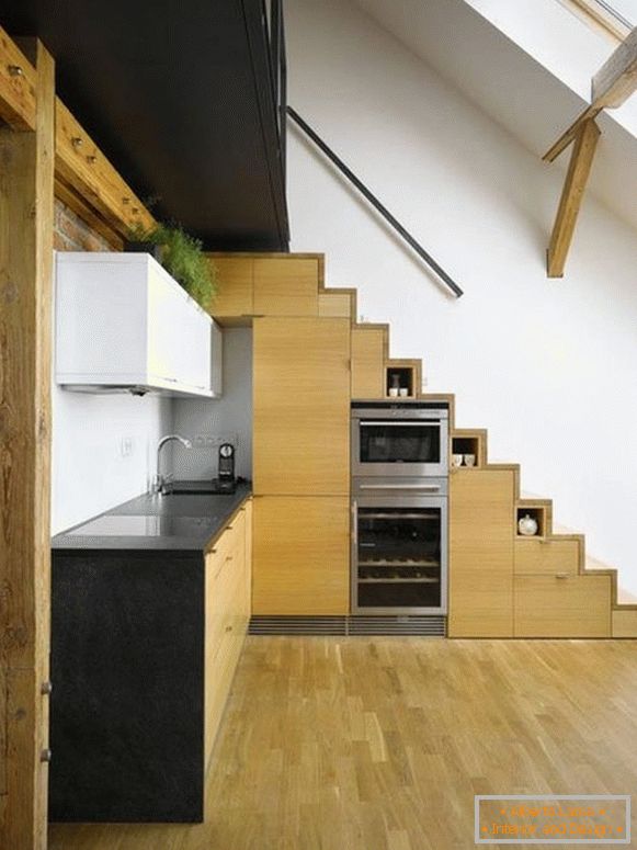 Kuchyně pod schody
