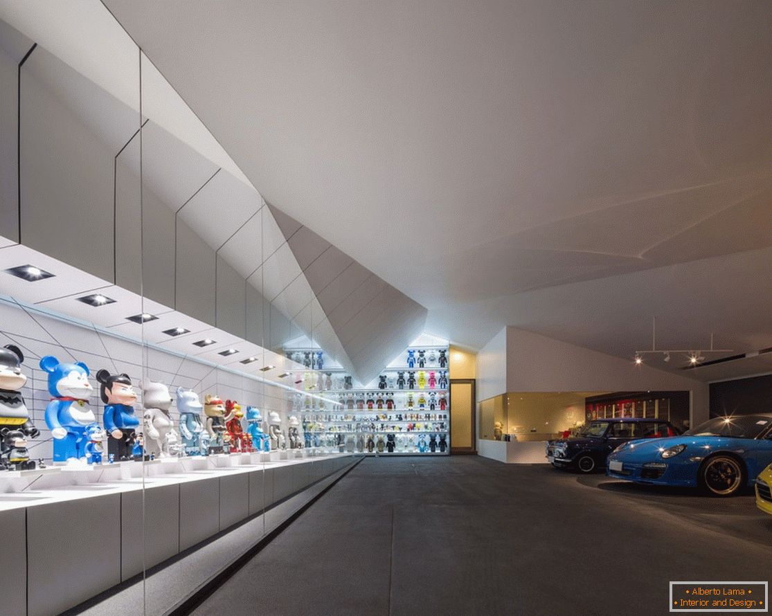 Zajímavý design stěn a stropů v garáži Garage Of The Bears