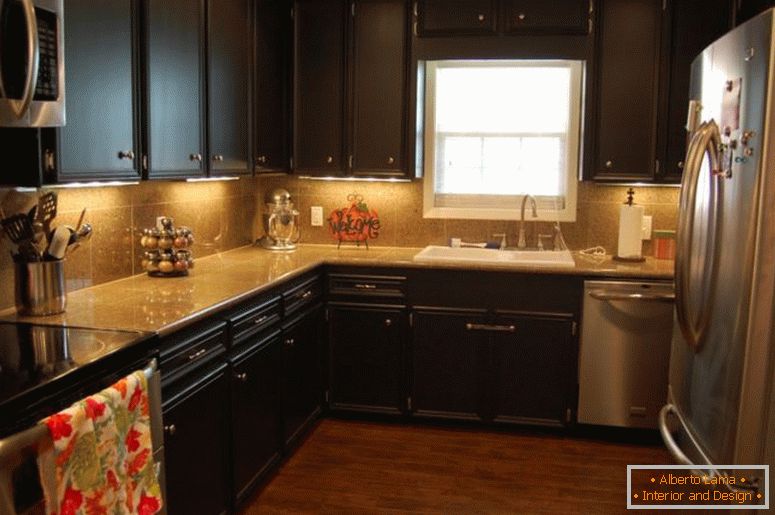 černá-kuchyňská skříň-luxusní-kuchyně-nádherně malovaná-černá-kuchyně-skříně-design-malování
