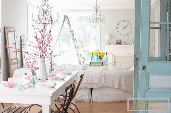 Interiér ve stylu Provence a květiny v roce 2016