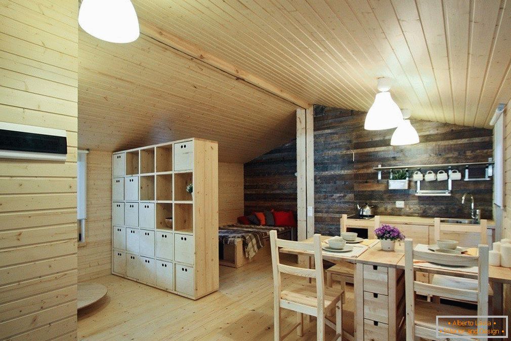 Dřevěný venkovský dům