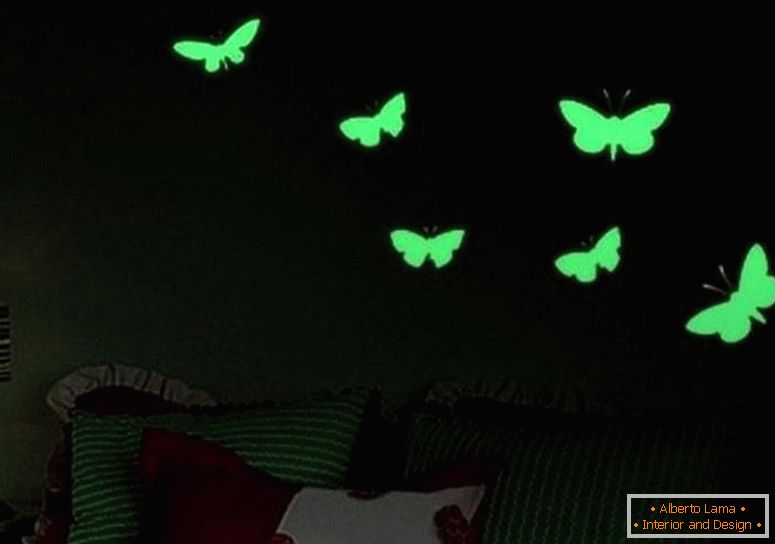 Motýly na gauči