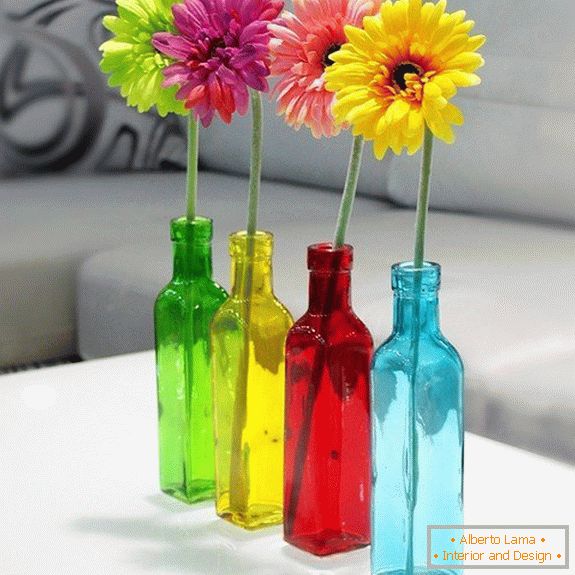 Láhve na květiny z barevného skla