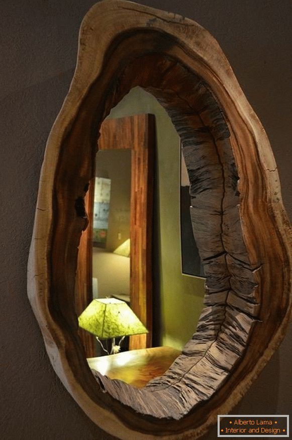 Zrcadlový rám ze dřeva