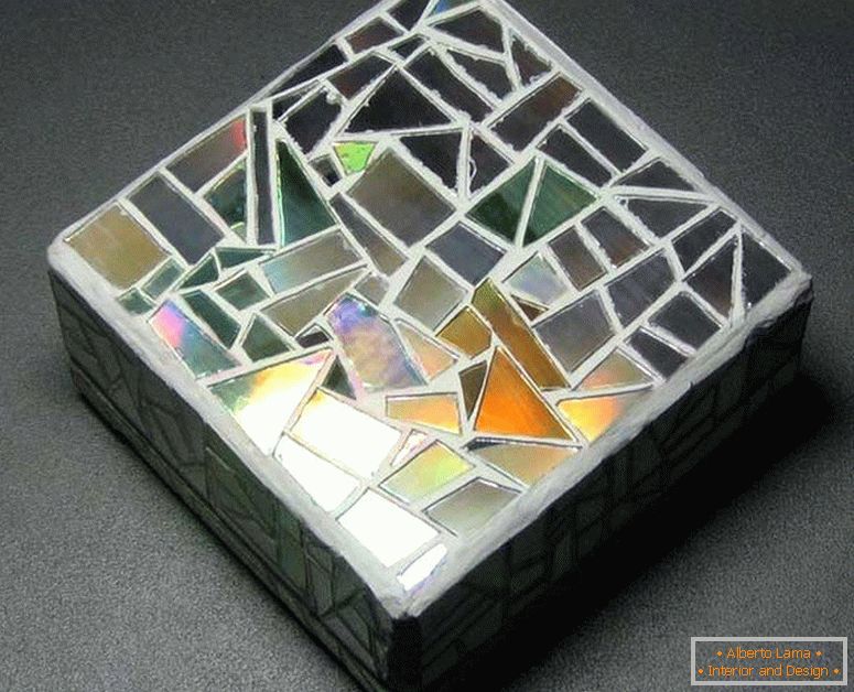 Dekorace krabice z kousků zrcadla
