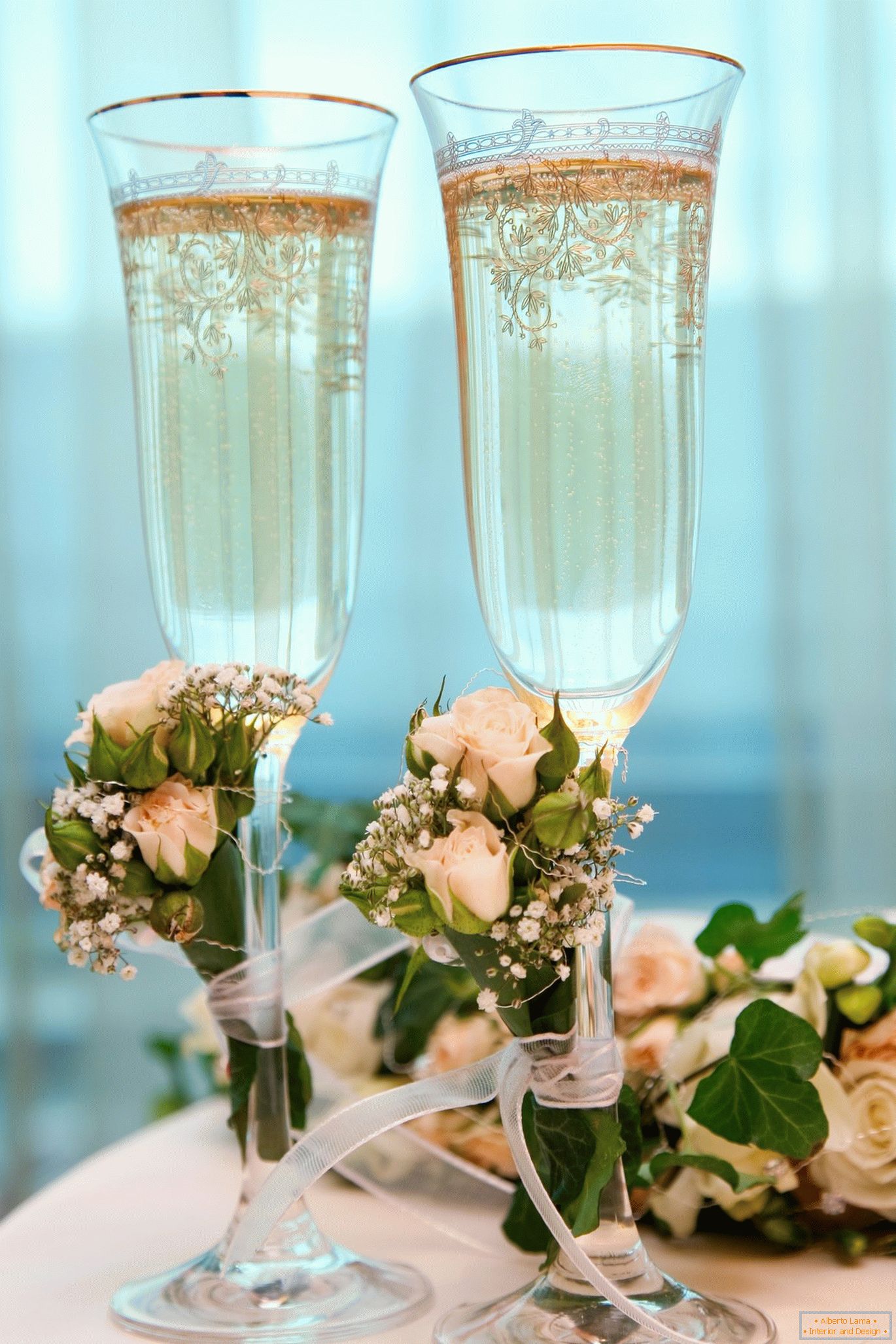 Svatební brýle s umělými květinami