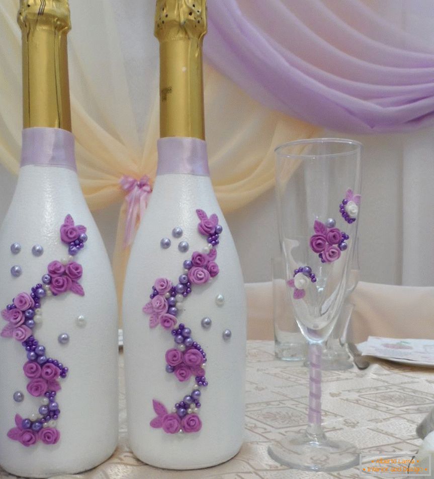 Květiny z polymerové hlíny на свадебных бутылках
