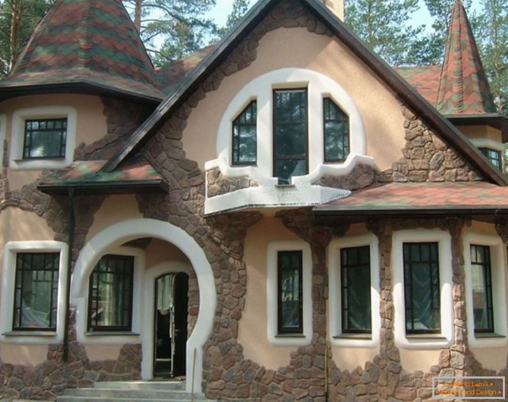 Zdobení fasády domu dekorativním kamenem