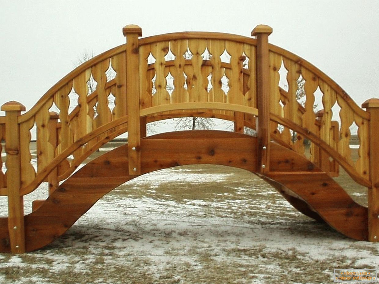 Dřevěný most s vlastními rukama