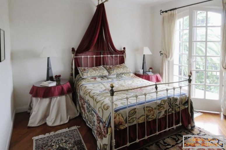 krásný-tradiční-francouzsko-venkov-domácí-image-of-new-in-design-2015-ložnice-vnitra-země