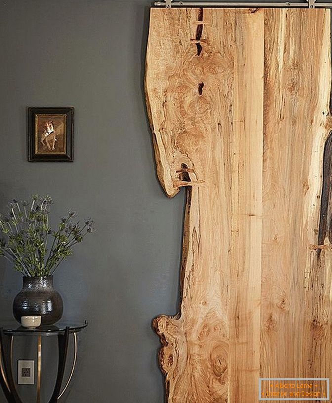 Dřevěné dveře ze stromu