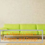 Interiér v minimalistickém stylu se světle zeleným pohovkou