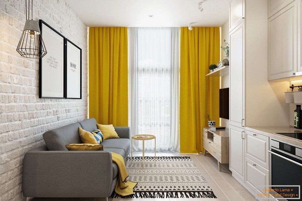 Žluté závěsy v lehkém interiéru
