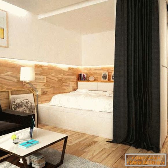Interiér malého bytu - oddělení ložnice od záclon