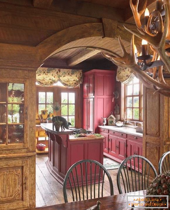 Návrh interiéru dřevěného domu - fotografie kuchyně ve stylu chaty