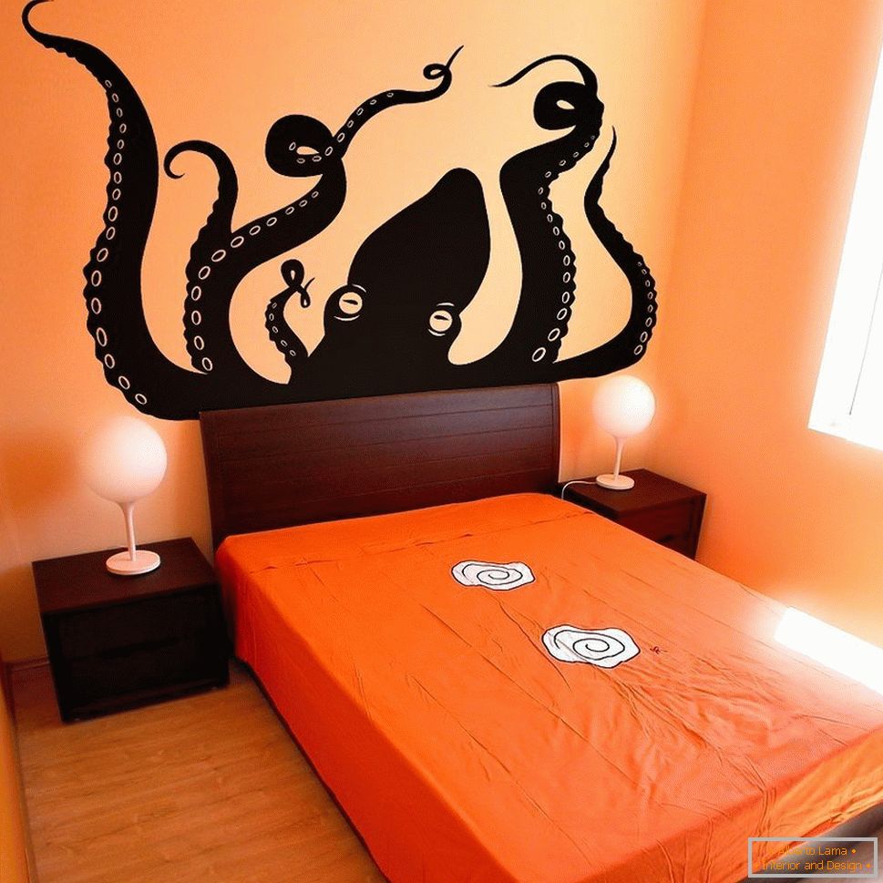 Chobotnice na stěně ložnice