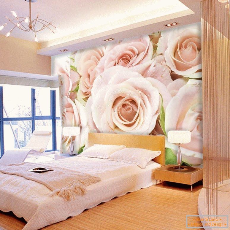 Růže na stěně ložnice