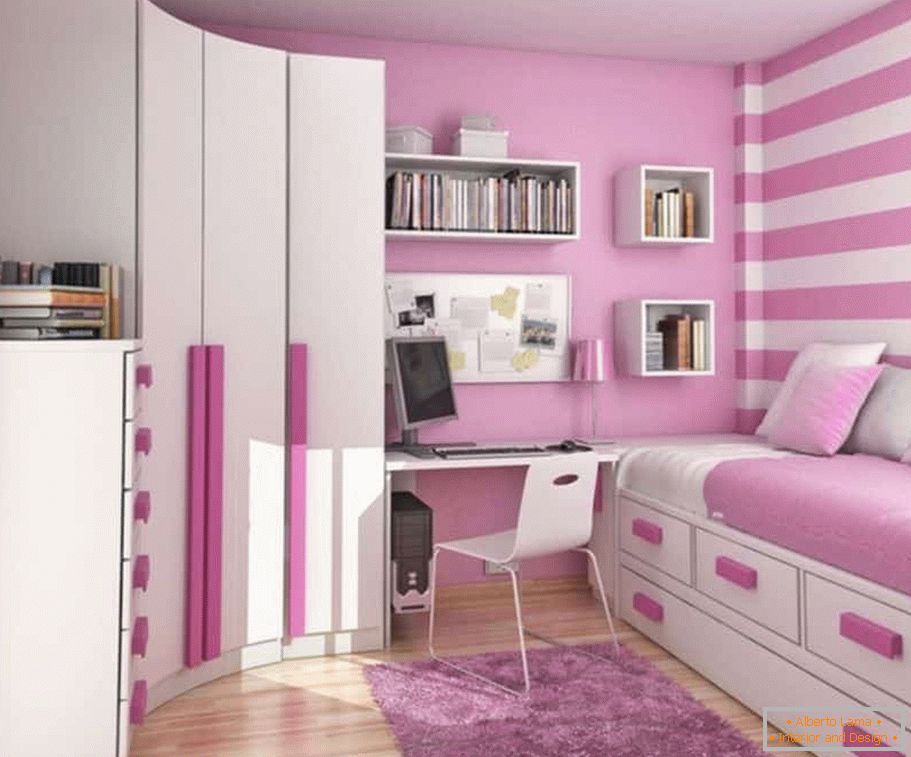 Růžová a bílá místnost pro dívky
