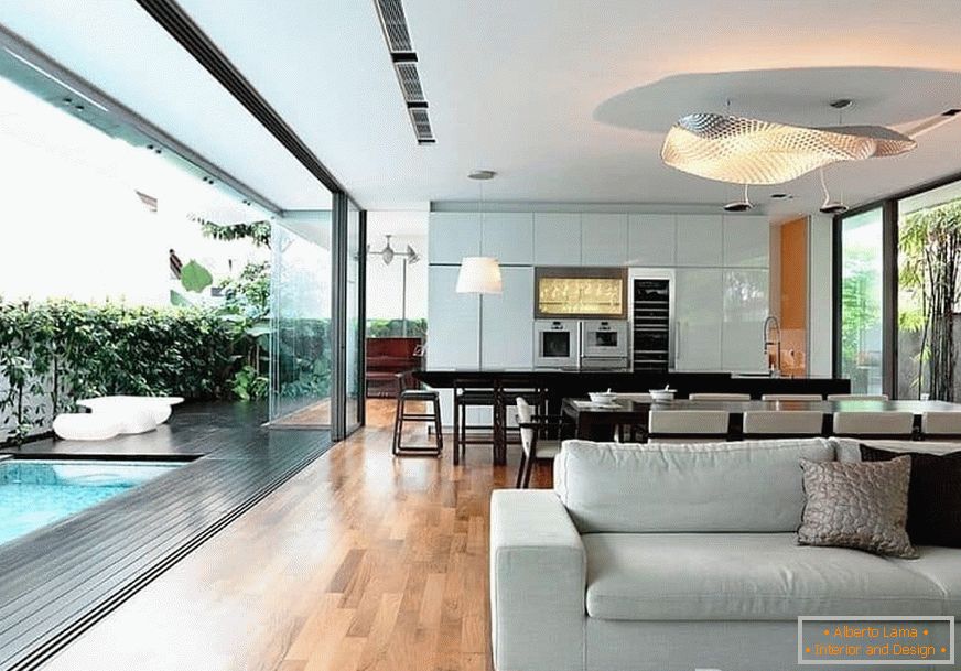 Design kuchyně-jídelna-obývací pokoj se stěnou ze skla