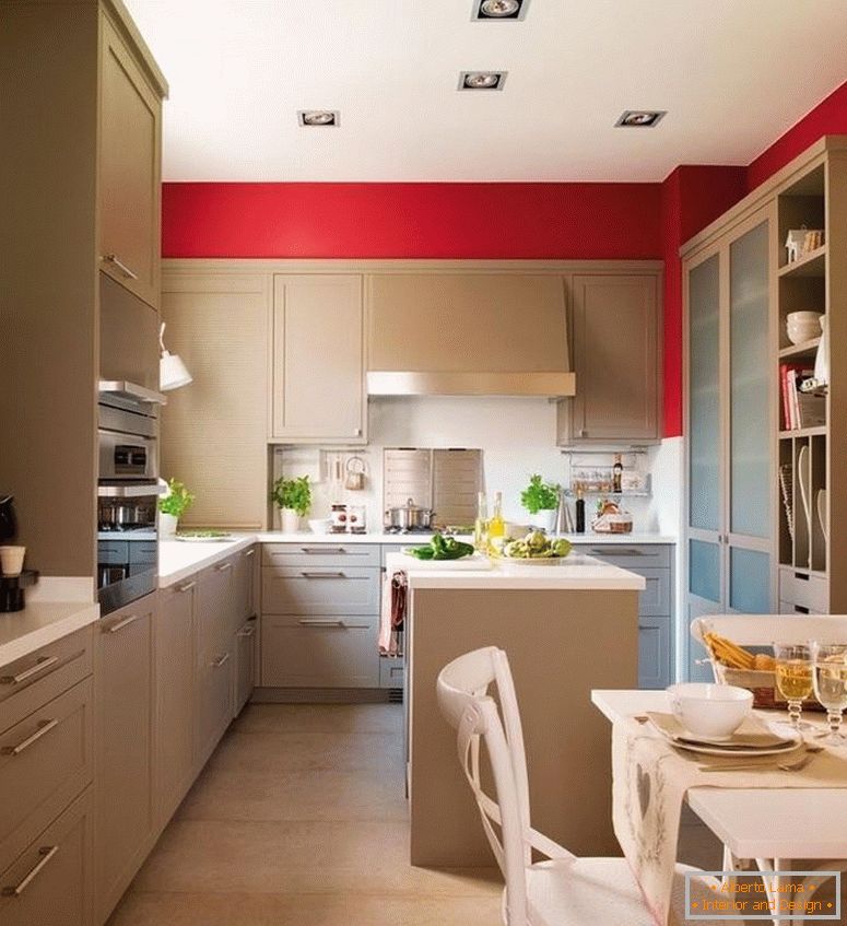 Kuchyně s červenými stěnami