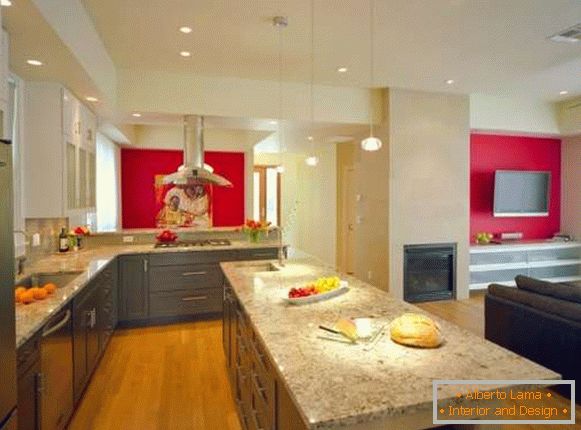 Moderní design kombinované kuchyně obývacího pokoje v soukromém domě