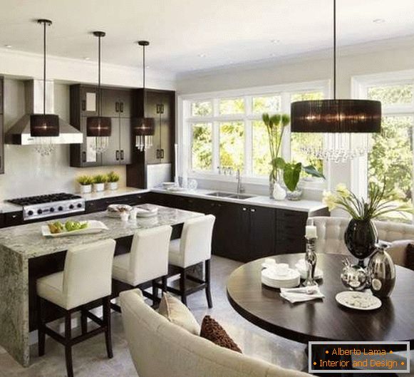 Kuchyňský design jídelna obývací pokoj v soukromém domě ve stylu luxusu