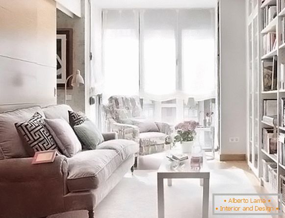 Návrh malého pokoje: interiér malého světlého obývacího pokoje