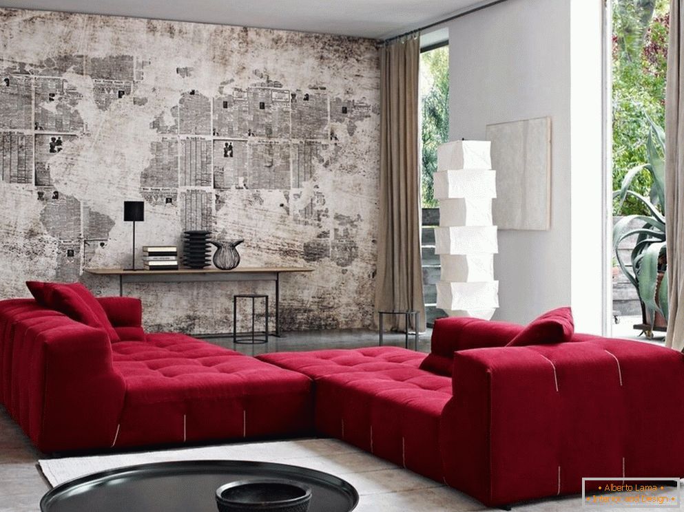 Červená pohovka v obývacím pokoji