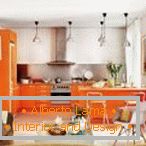 Kuchyně - obývací pokoj v oranžové tóny