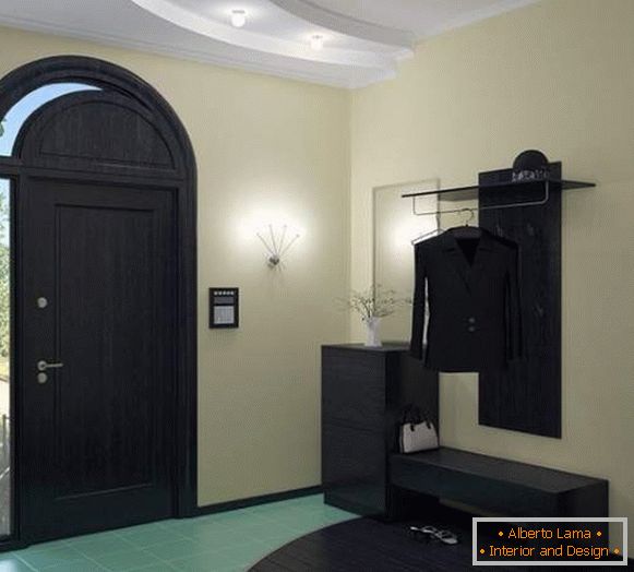 Černý nábytek v moderním provedení haly v soukromém domě