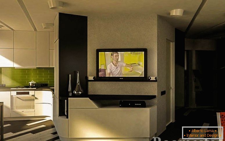 TV na stěně v místnosti
