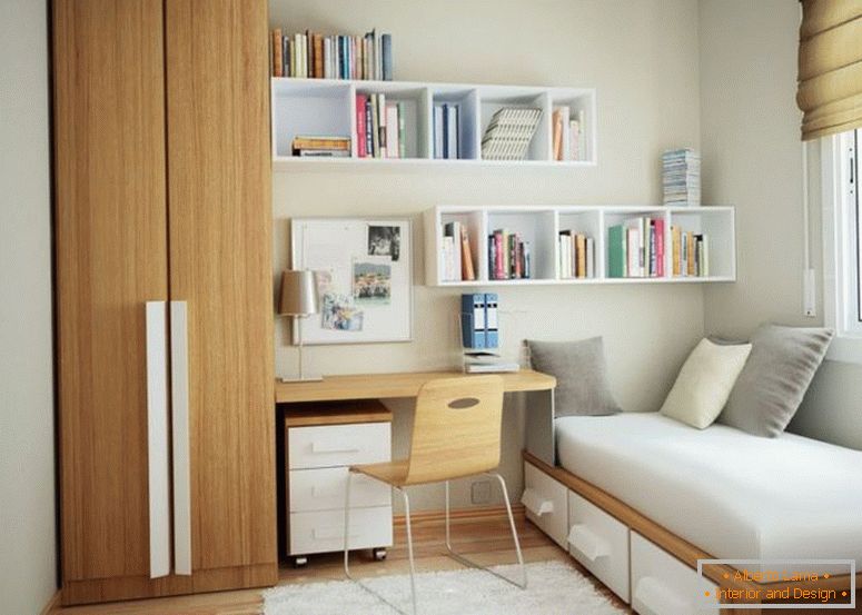 minimalistický-malý-byt-design-s-hnědý-dřevěný-skříň-blízko-stůl-a-bílá-dřevěné-plovoucí-knihovny-připojené k bílé-stěny-také-hnědé-dřevěné- rám-vybavený-bílý-dřevěný-3-posuvné-dr