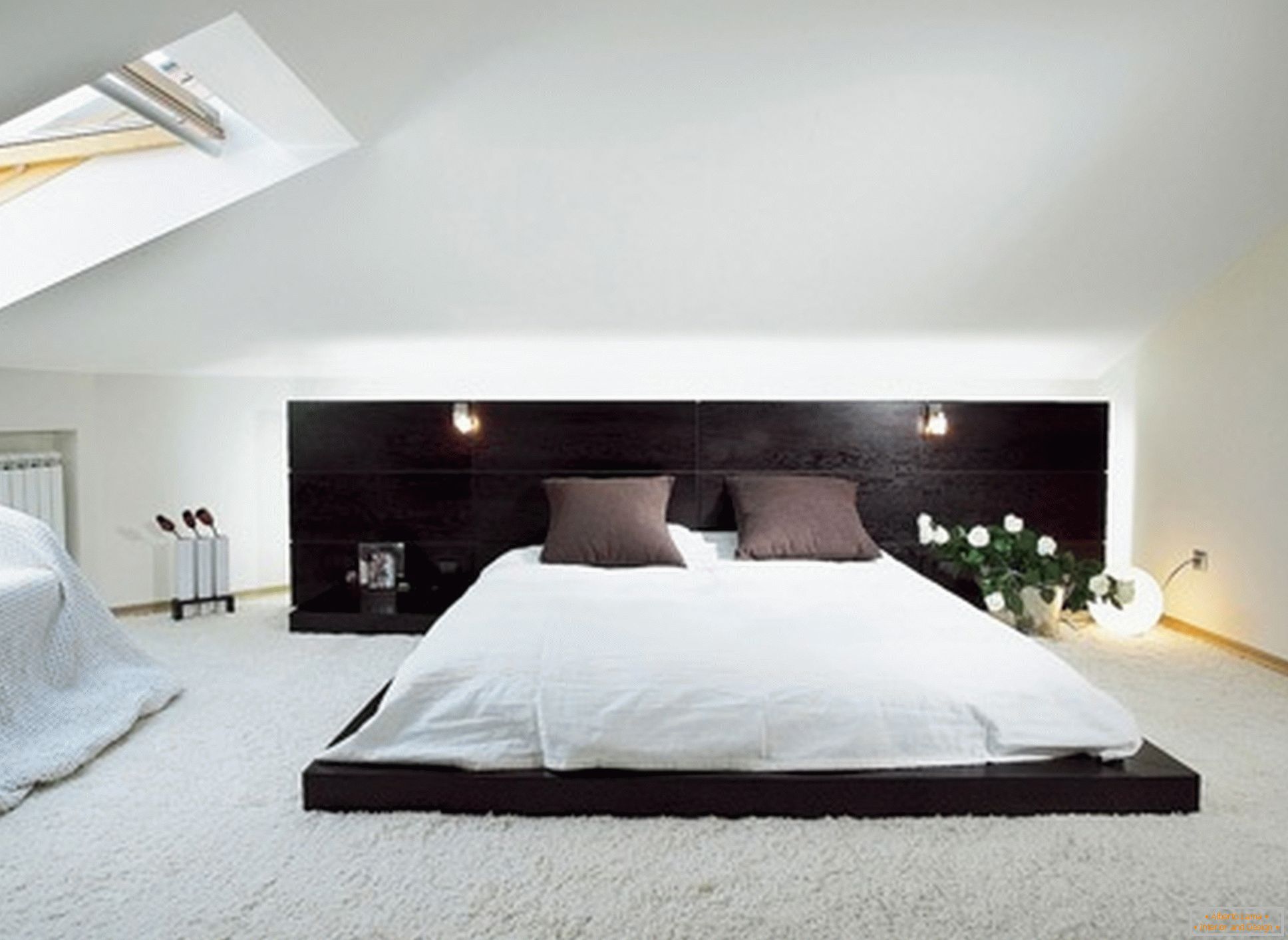 Luxusní ložnice ve stylu minimalismu - příklad úspěšného návrhu malého pokoje v podkroví.