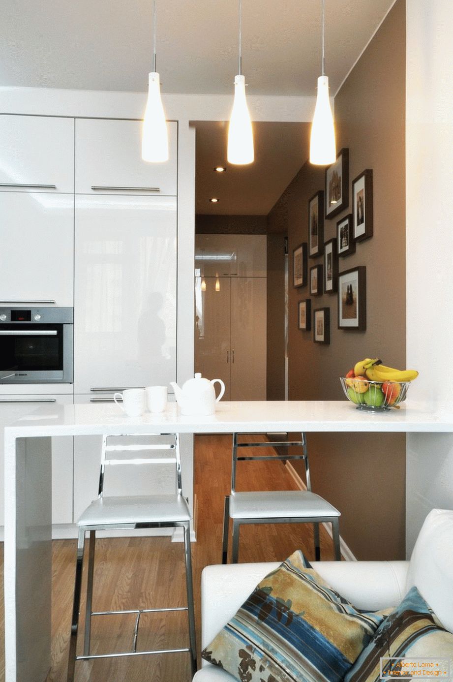 Interiér kuchyně-obývací pokoj v malém bytě