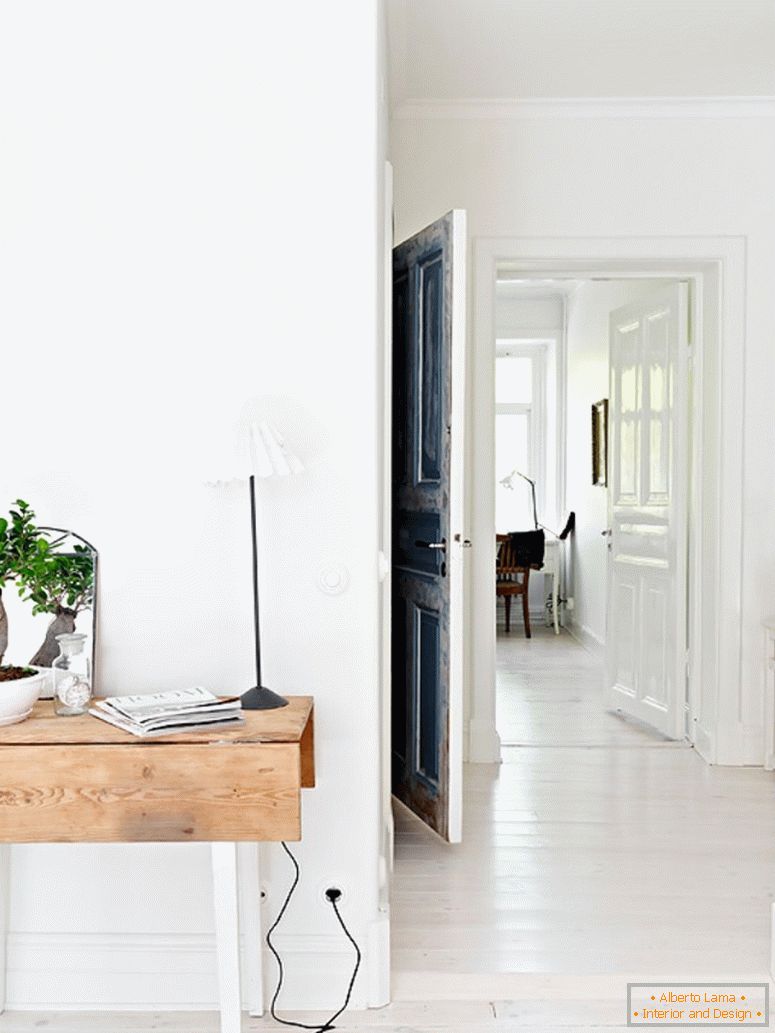 Interiér moderního bytu ve Švédsku